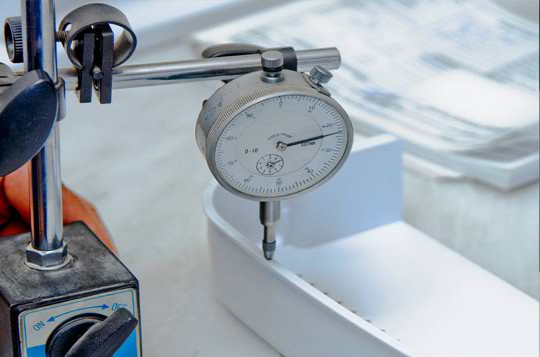 Modern kalite kontrol laboratuvarı ve test ekipmanları